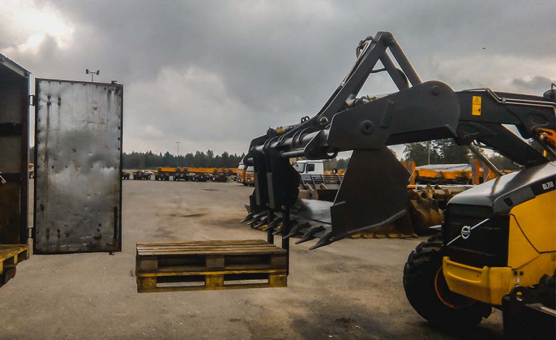 Вилы откидные паллетные Impulse PF2000 на ковш Volvo BL61/71 HV Market