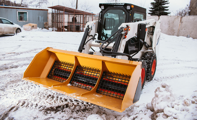 Пескоразбрасыватель Delta SM2000 на мини-погрузчики ANT HV Market