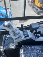 Мини-экскаватор QUADTRAC E28 PRO (2.8т, кабина, квикаплер, бур, 3 ковша, кондиционер, гидроприжим) HV Market