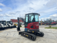 Мини-экскаватор QUADTRAC E40 PRO (4т, кабина, A/C, квикаплер, бур, 3 ковша. Гидравлический прижим) HV Market