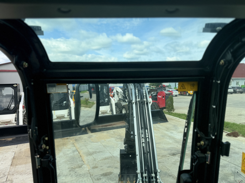 Мини-экскаватор QUADTRAC E40 PRO (4т, кабина, A/C, квикаплер, бур, 3 ковша. Гидравлический прижим) HV Market