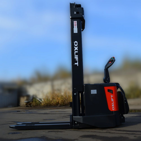 Самоходный штабелер с платформой оператора OXLIFT Premium PS 1546 1500 кг 4.6 м FFL HV Market